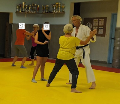 Cours de self-défense au club KENKYO